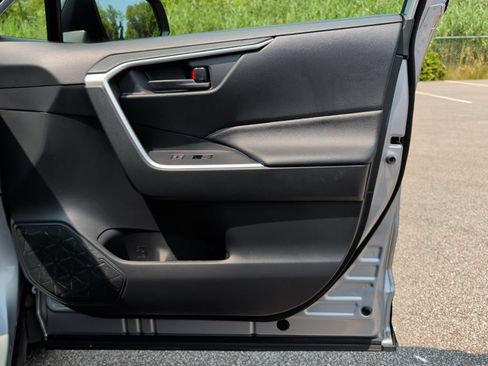 Certified 2025 Toyota RAV4 LE AWD/4WD image 28