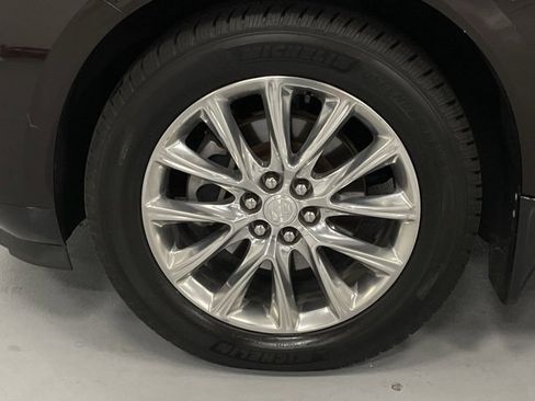 Used 2018 Buick Enclave Premium w/ Experience Buick Package image 9