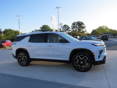 New 2026 Chevrolet Traverse High Country FWD image 5