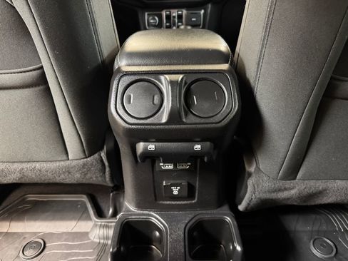 Used 2021 Jeep Wrangler Unlimited Sahara image 17