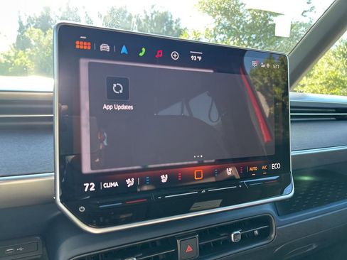 New 2025 Volkswagen ID. Buzz Pro S Plus image 28