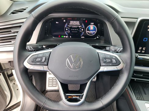 Used 2025 Volkswagen Atlas Peak Edition SE image 9