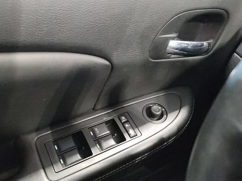 Used 2013 Chrysler 200 Limited FWD image 20
