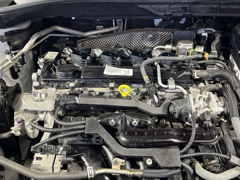 Used 2023 Toyota Corolla Cross XLE image 29