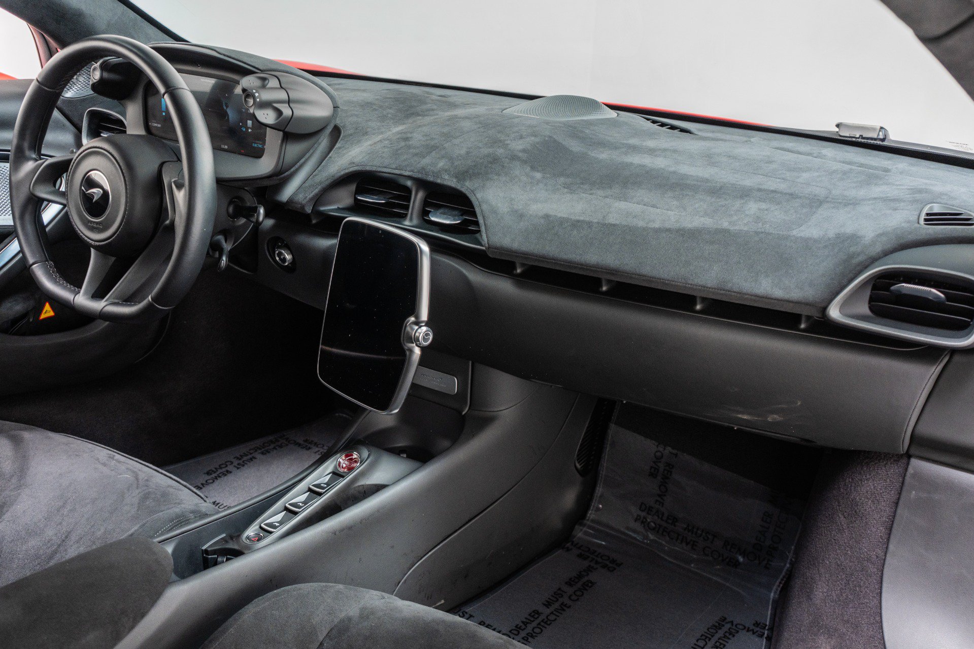 Used 2023 McLaren Artura RWD image 14
