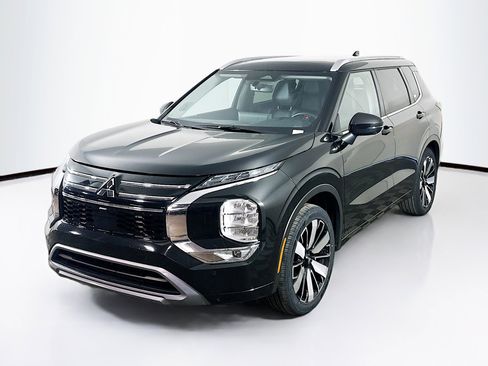 Used 2025 Mitsubishi Outlander SEL image 3