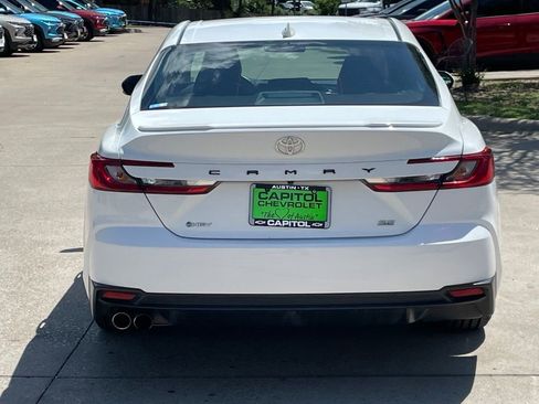 Used 2025 Toyota Camry SE FWD image 5
