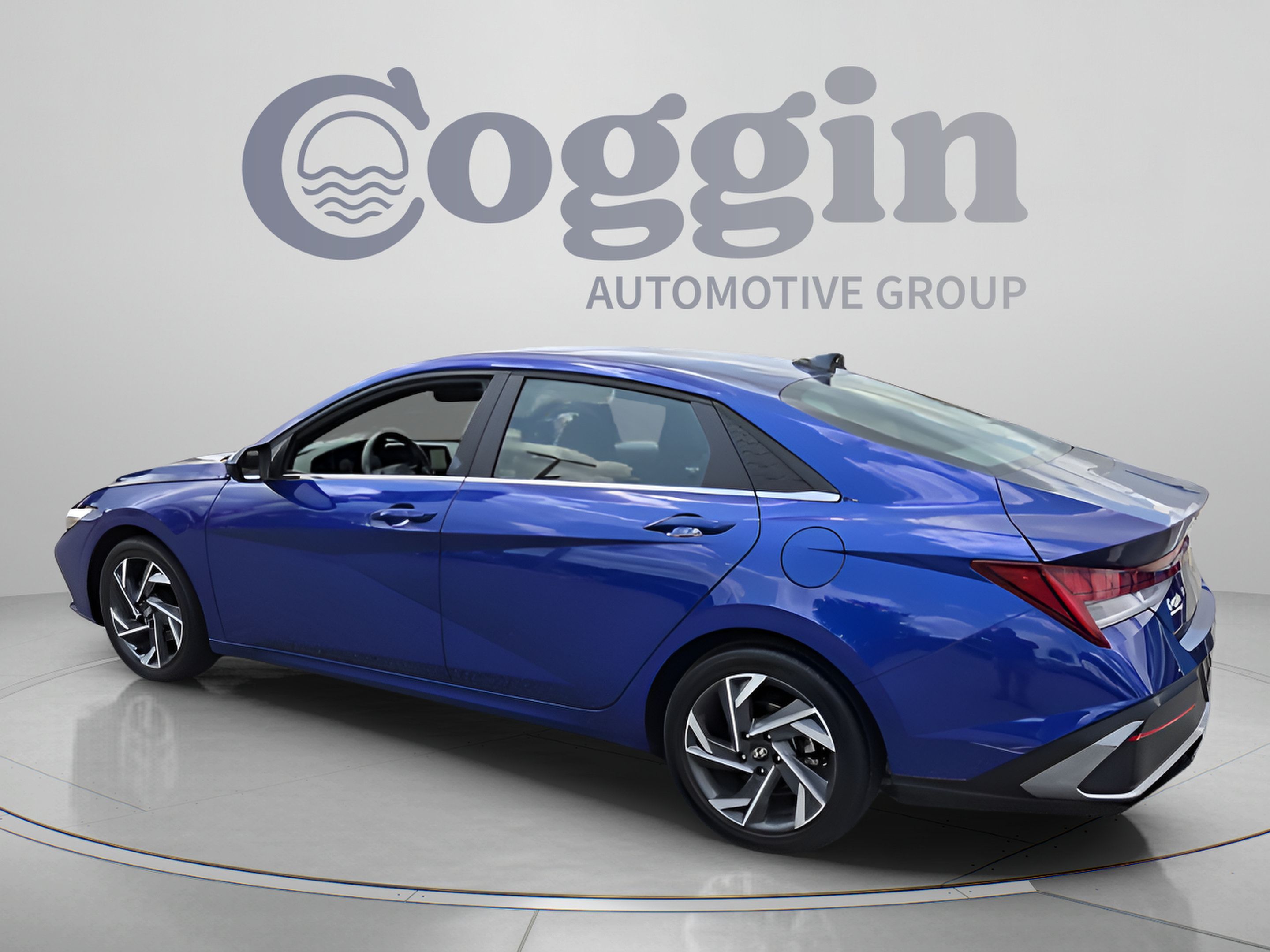 Used 2025 Hyundai Elantra SEL FWD image 3