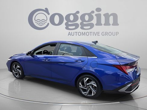 Used 2025 Hyundai Elantra SEL FWD image 3