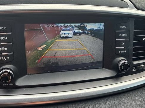 Used 2019 Kia Sorento FWD V6 image 25