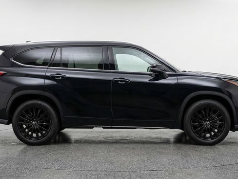 Used 2025 Toyota Highlander XSE image 11