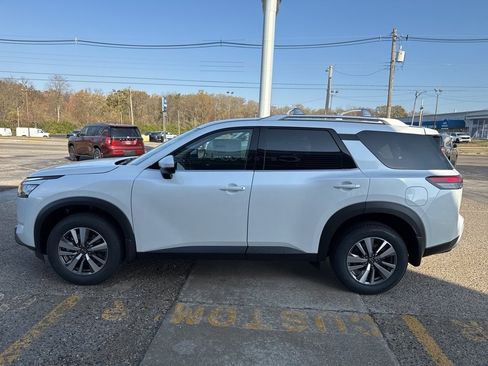 New 2025 Nissan Pathfinder SL image 7