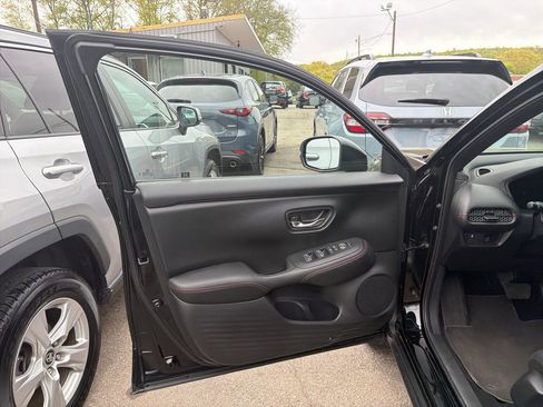 Used 2025 Honda HR-V Sport image 17