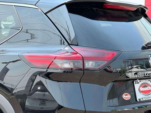 Used 2024 Nissan Rogue SL w/ SL Premium Package AWD/4WD image 9