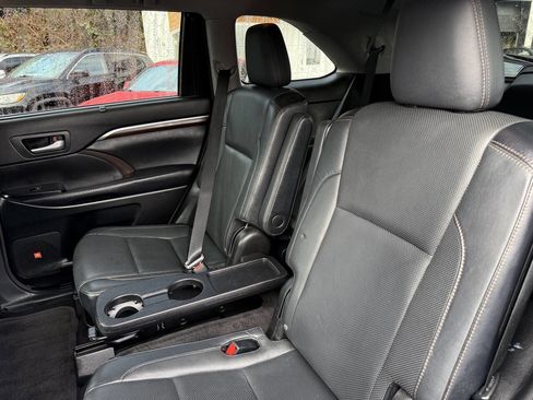 Used 2016 Toyota Highlander Limited w/ Four Season Floor Mat Package image 28