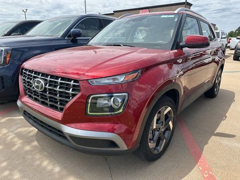 Used 2025 Hyundai Venue SEL FWD image 2