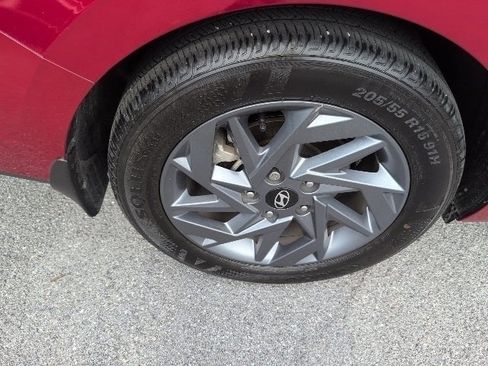 Used 2024 Hyundai Elantra SEL image 6