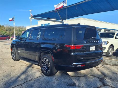 Used 2023 Jeep Wagoneer L Series II image 23