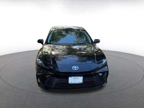 Used 2025 Toyota Camry LE image 4