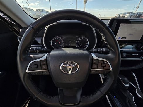 Used 2024 Toyota Highlander XLE image 14