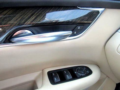 Used 2019 Cadillac XT5 AWD image 28