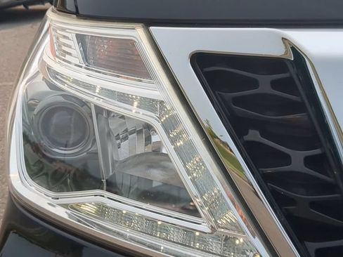 Used 2018 Nissan Armada Platinum w/ Captain Seat Package AWD/4WD image 8