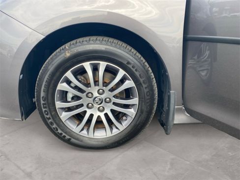 Used 2019 Toyota Sienna XLE w/ XLE Navigation Package image 14