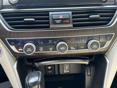 Used 2018 Honda Accord Touring image 24