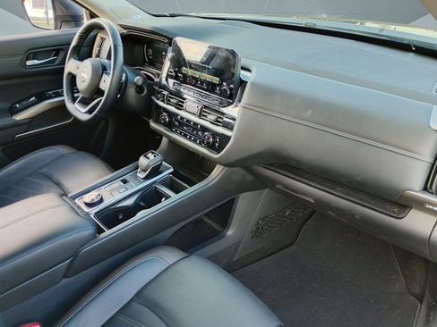 Used 2024 Nissan Pathfinder Platinum image 33