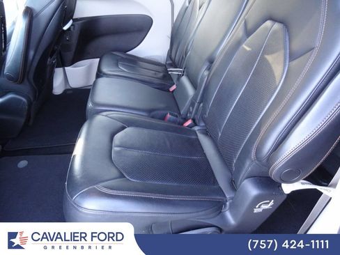 Used 2017 Chrysler Pacifica Touring-L Plus FWD image 10