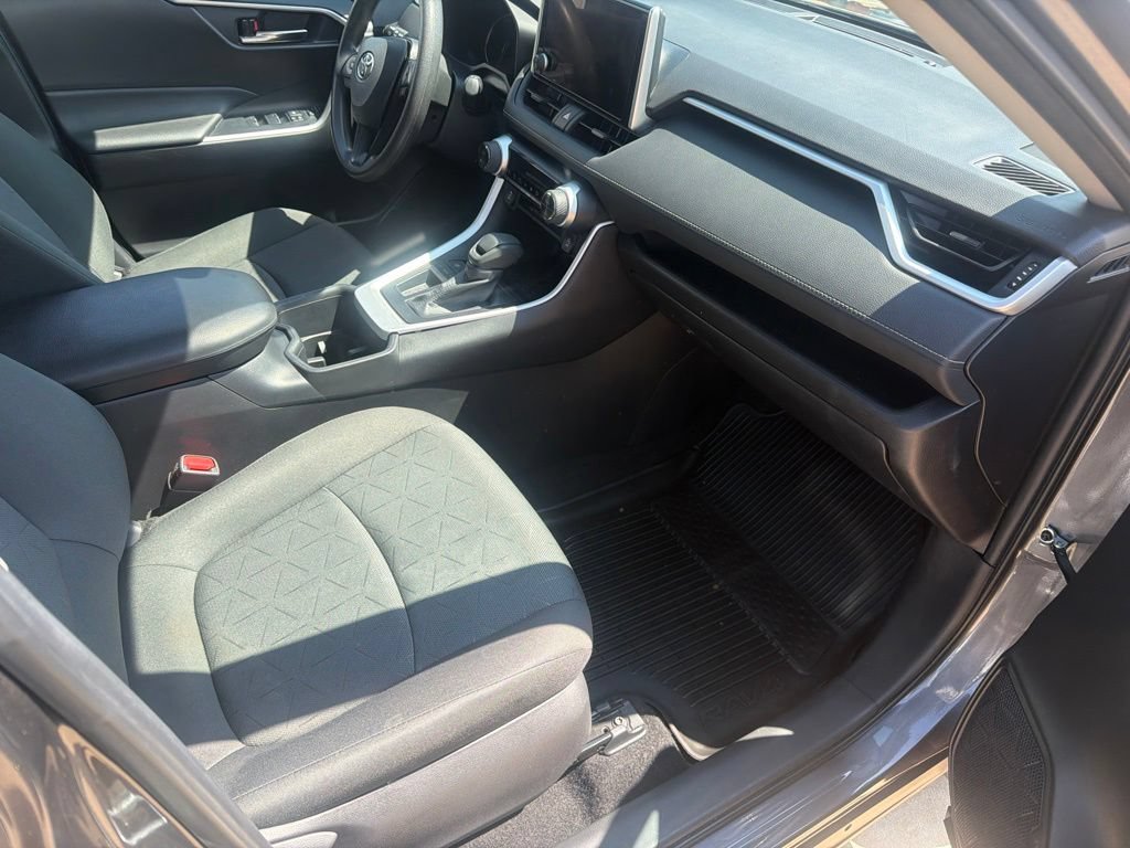 Used 2024 Toyota RAV4 XLE FWD image 32