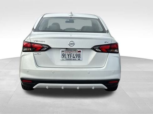 Used 2021 Nissan Versa SV image 4