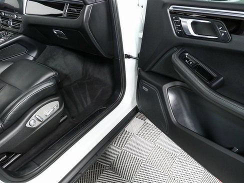 Certified 2019 Porsche Macan image 27