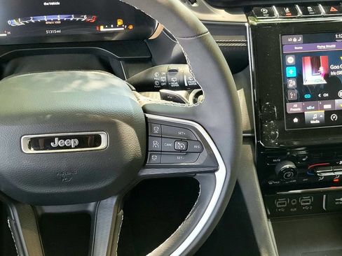 Used 2023 Jeep Grand Cherokee Laredo w/ Luxury Tech Group I AWD/4WD image 13