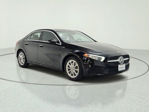 Used 2019 Mercedes-Benz A 220 image 3