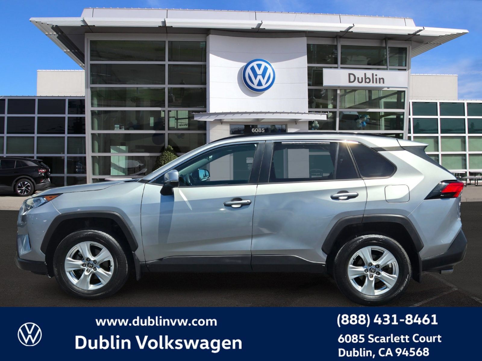 Used 2021 Toyota RAV4 XLE w/ Convenience Package FWD image 7