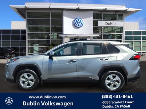 Used 2021 Toyota RAV4 XLE w/ Convenience Package FWD image 7