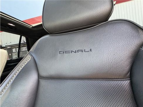 Used 2021 GMC Yukon Denali w/ Denali Premium Package RWD image 21