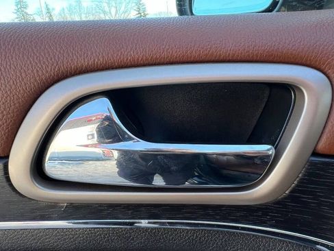 Used 2016 Jeep Grand Cherokee Summit image 9