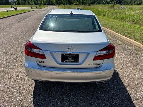 Used 2013 Hyundai Genesis 5.0 R-Spec RWD image 6
