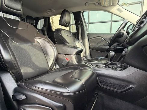 Used 2020 Jeep Cherokee Latitude Plus image 17