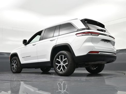 Used 2024 Jeep Grand Cherokee Limited w/ Luxury Tech Group II RWD image 20