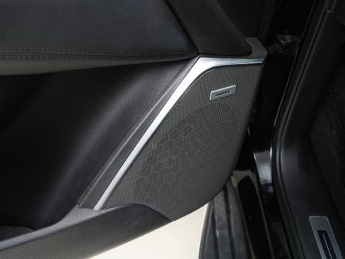 Used 2019 Cadillac Escalade Luxury w/ Escalade Sport Edition image 35