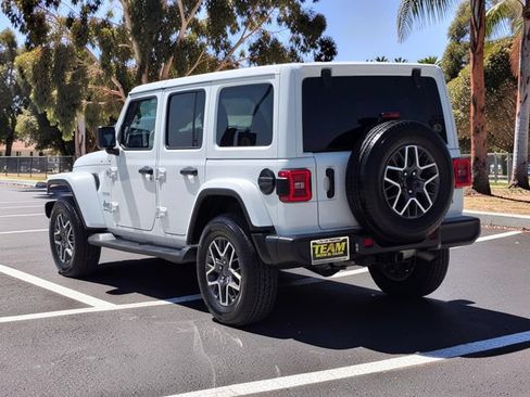Used 2024 Jeep Wrangler Unlimited Sahara AWD/4WD image 7