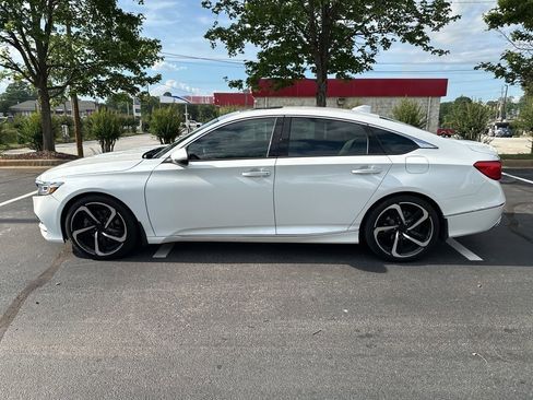 Used 2019 Honda Accord Touring image 4