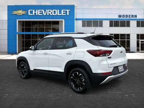 Used 2023 Chevrolet TrailBlazer LT w/ Convenience Package FWD image 3