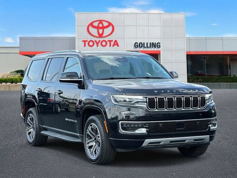 Used 2024 Jeep Wagoneer Series II w/ Flexible Seating Group RWD image 7