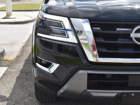 Used 2024 Nissan Armada SV image 16
