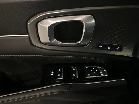 Certified 2022 Kia Sorento SX image 10