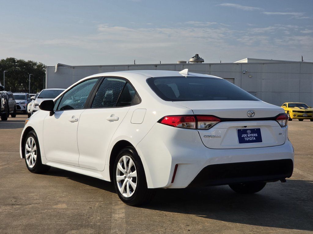 Used 2025 Toyota Corolla LE FWD image 7